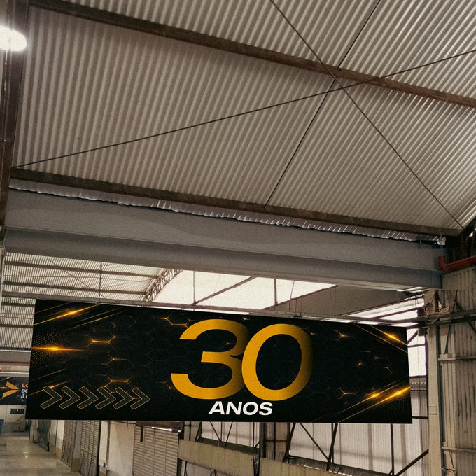 Placa de 30 anos da Ícone Log no armazém